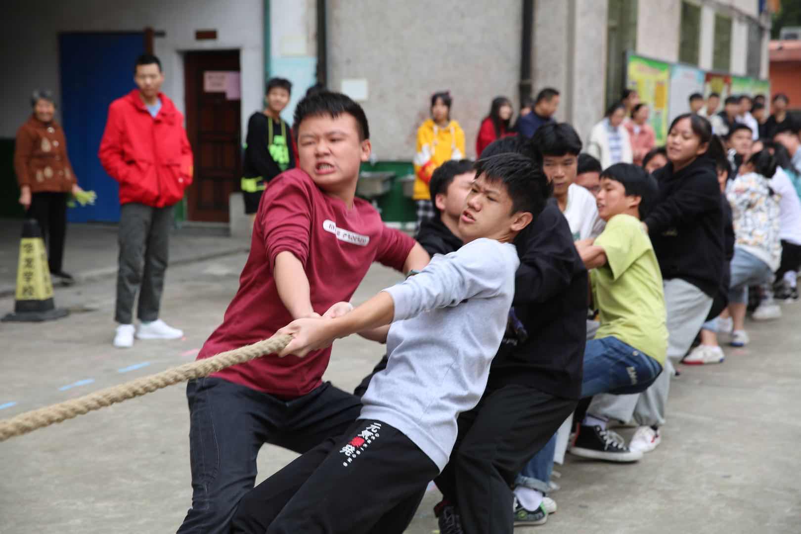 邵陽市華龍中學(xué),邵陽中學(xué)教育,高中教育,師資雄厚,名優(yōu)教師