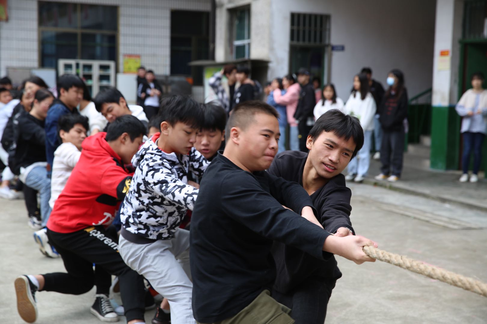 邵陽市華龍中學(xué),邵陽中學(xué)教育,高中教育,師資雄厚,名優(yōu)教師